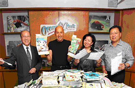 Photo 3
(From the left) Vice-President of Hong Kong Society for Education Mr. Tsang Kui Woon, Ocean Park Chairman Dr. Allan Zeman, Representative from Hong Kong Society for Education in Art Ms. Catherine Leung, Ocean Park’s Executive Director for Design & Planning Mr. Alex Chu marvel at almost 50,000 creative entries submitted by the students. Photo taken on 9 May.