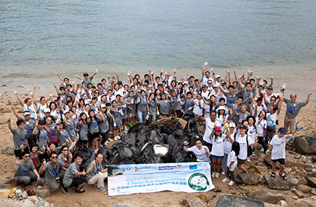 圖一：海洋公園與美銀美林和Ecovision合辦今年的香港國際海岸清潔運動