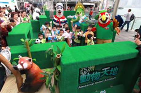 Photo 3 :Ocean Park mascots (from the left) Whiskers, Later Gator and Chief gather inside the maze with excited kids