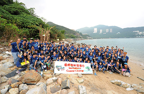 Photo 1: The clean-up team poses for a group shot at the start of the event 