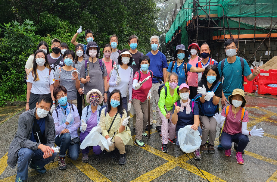 黃金導賞員於2022年6月，到了大帽山郊野公園（香港原生瀕危淡水龜 - 眼斑水龜的棲息地）進行清潔活動，身體力行保護本地瀕危野生動物。 