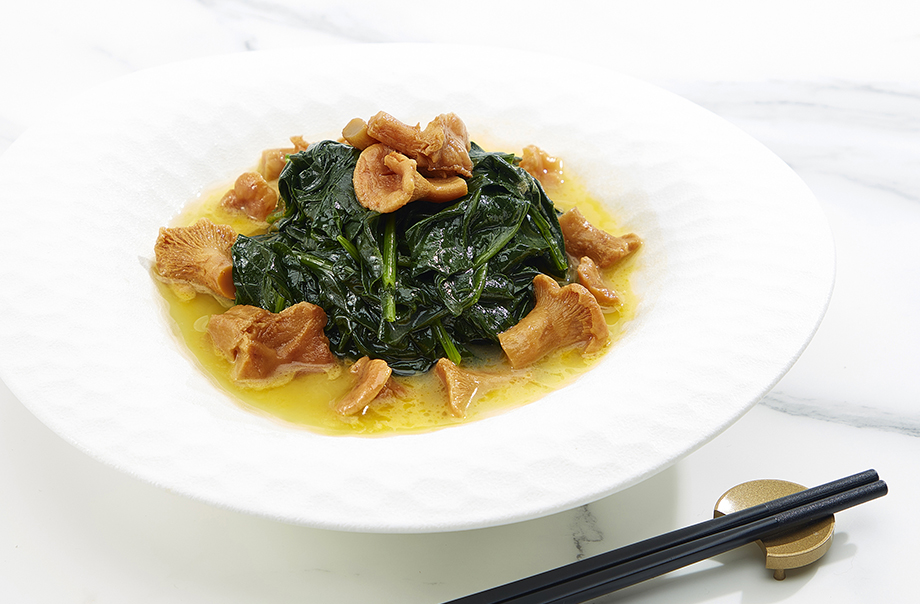 Poached Seasonal Vegetable with Fresh Chanterelle in Supreme Broth
